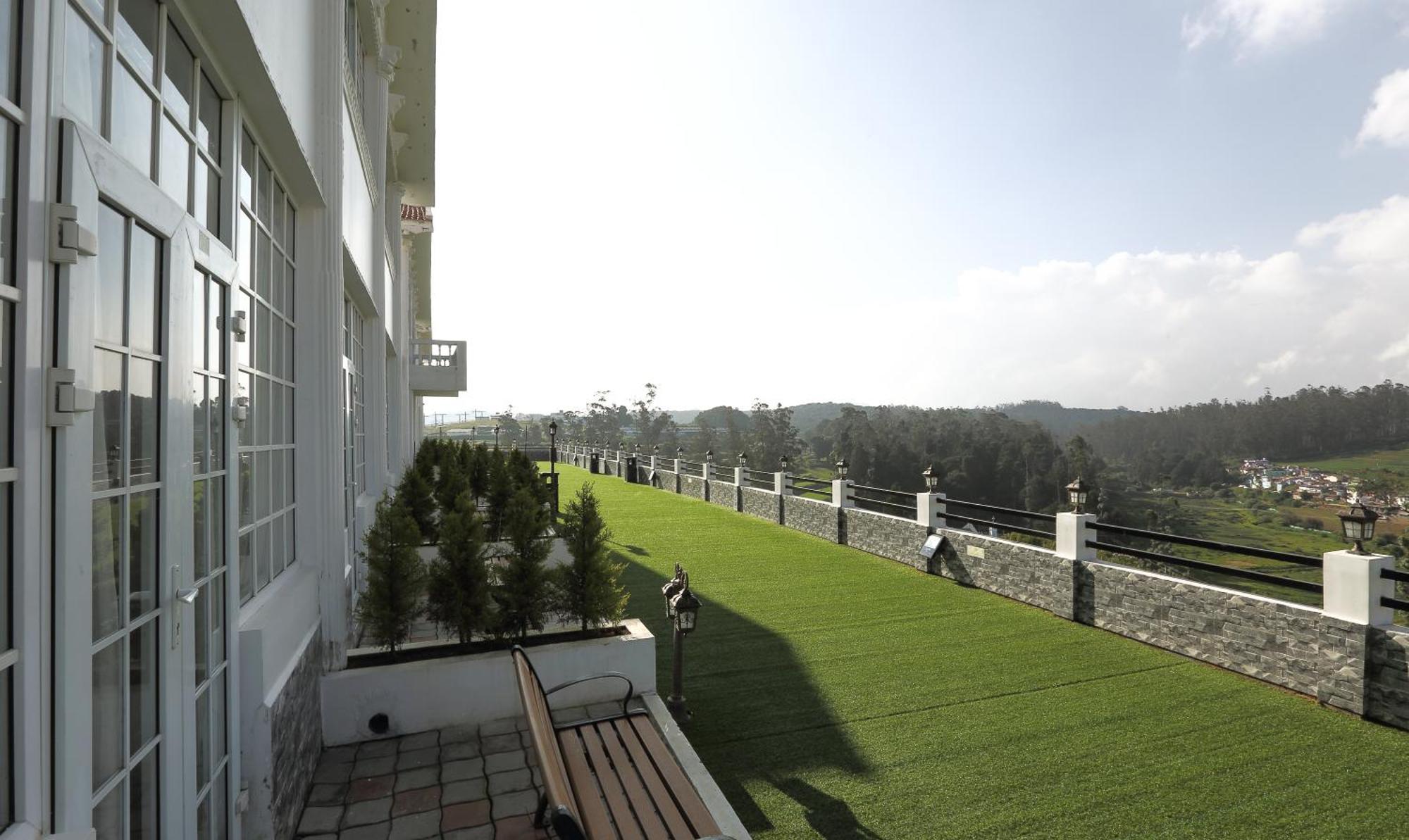 Treebo Skydale Inn & Suites With Mountain View Ooty Buitenkant foto